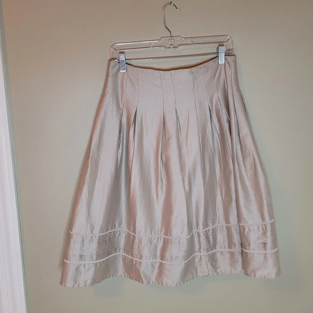 Cato Skirt, gathered & soft. Knee length.